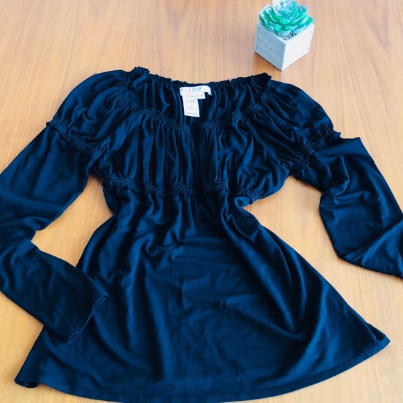 Max Studio Tops - Max Studio Black Top Max Studio Tops - Max Studio Black Top